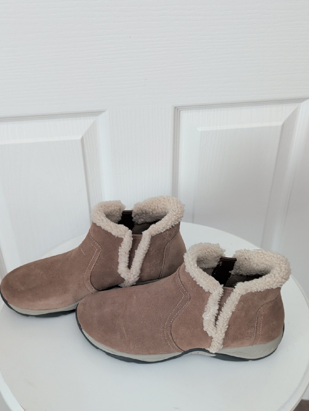 Easy Spirit Comfort Walking Booties Taupe Sherpa Trim Size 8.5M Tan Faux Suede